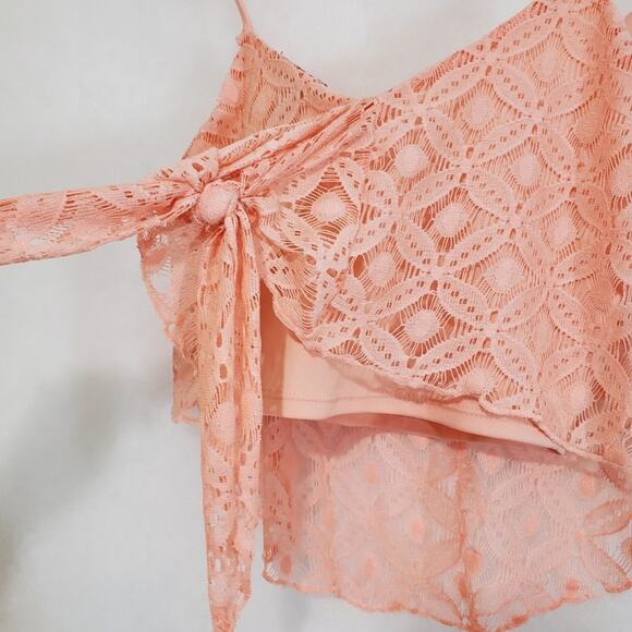 American Dream | Lace Tie Back Crop Top - Picture 5 of 7